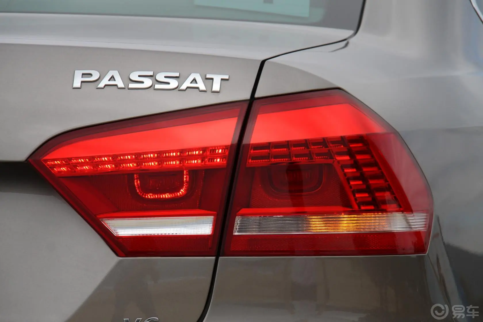 帕萨特V6 3.0L DSG 旗舰尊享版外观