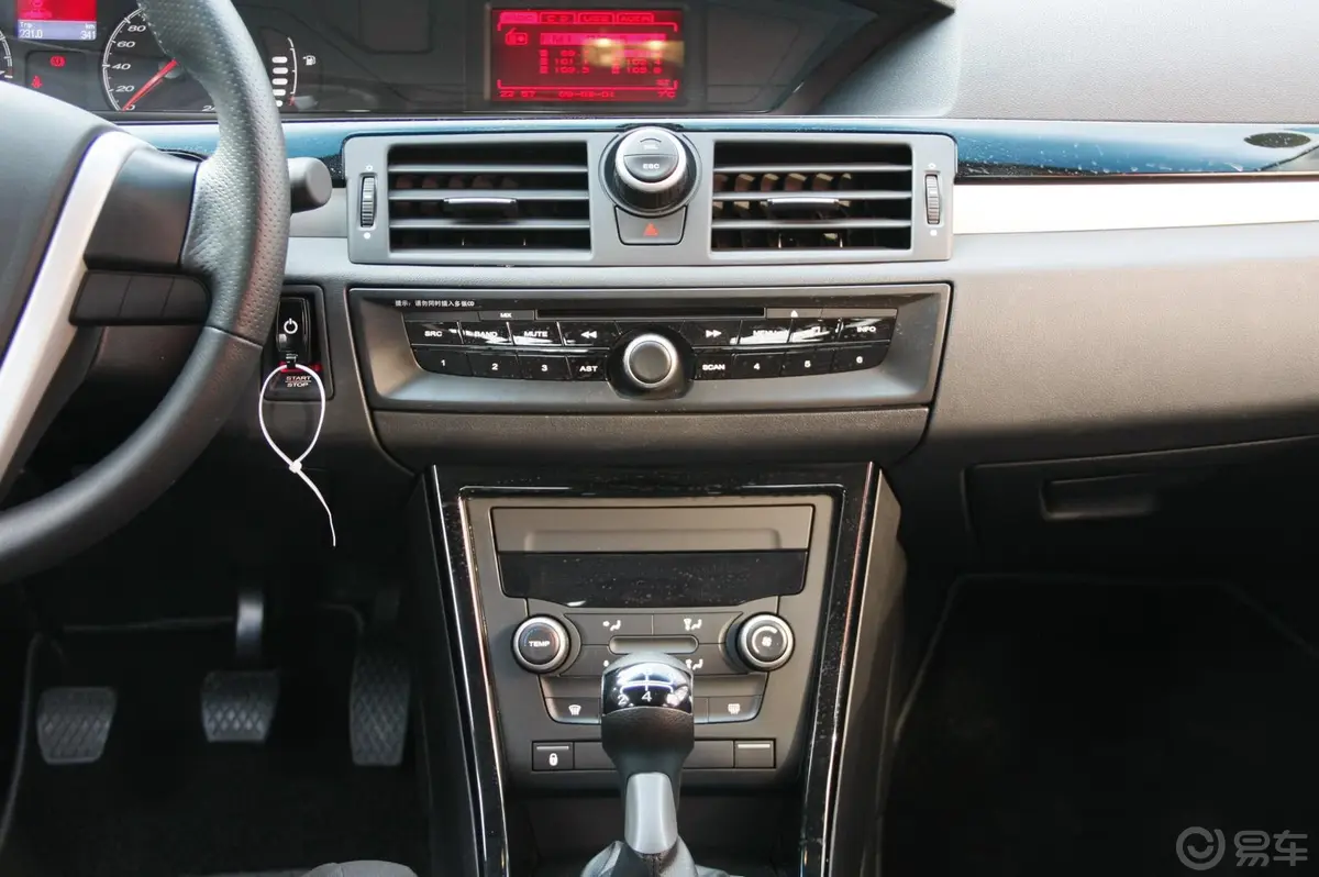 MG6三厢 Magnette 1.8DVVT 手动 舒适版中控台整体