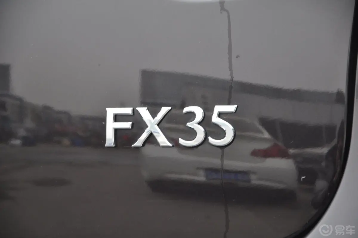 英菲尼迪FX35 标准版外观