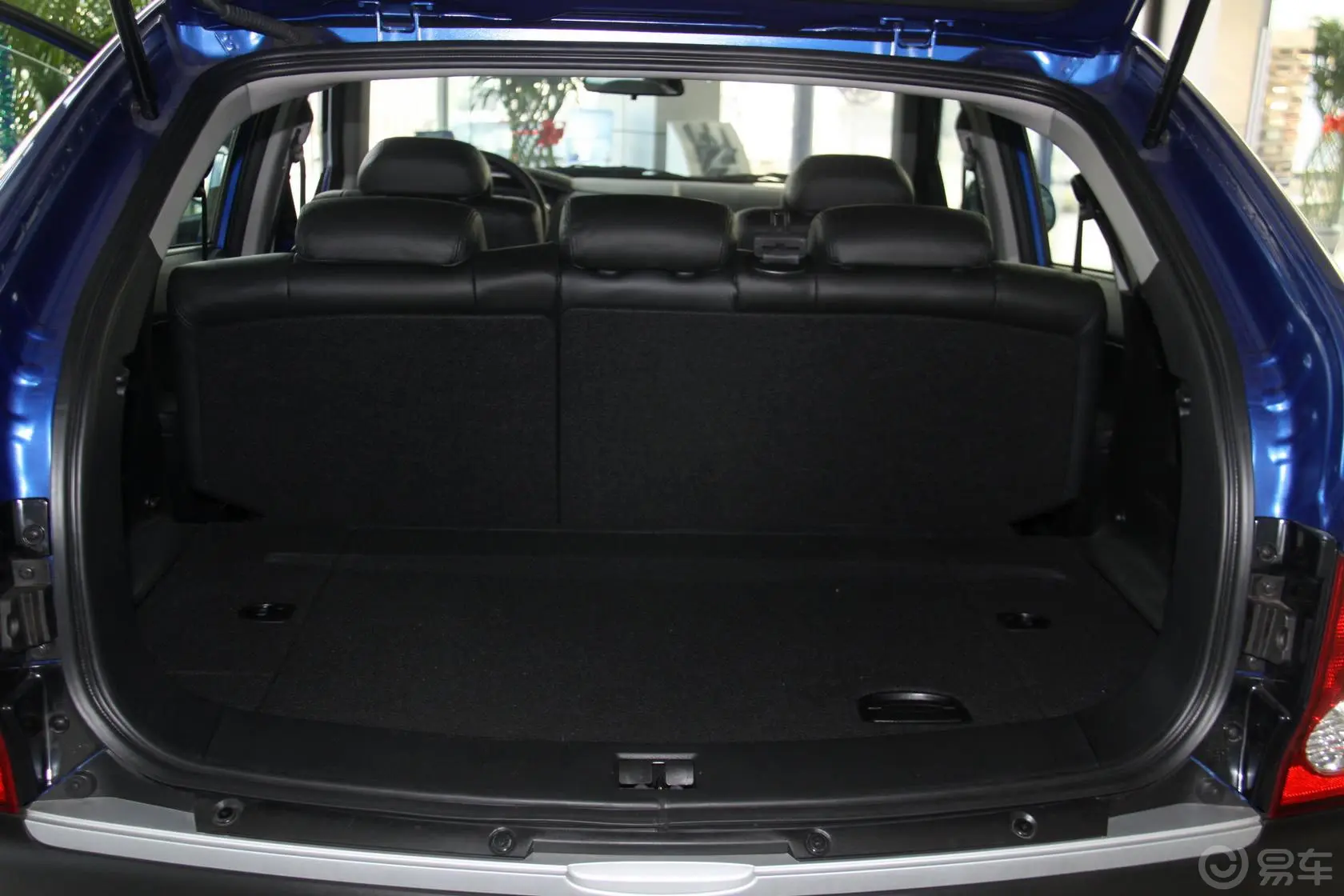 爱腾2.3L 自动 四驱豪华导航版 汽油行李箱空间