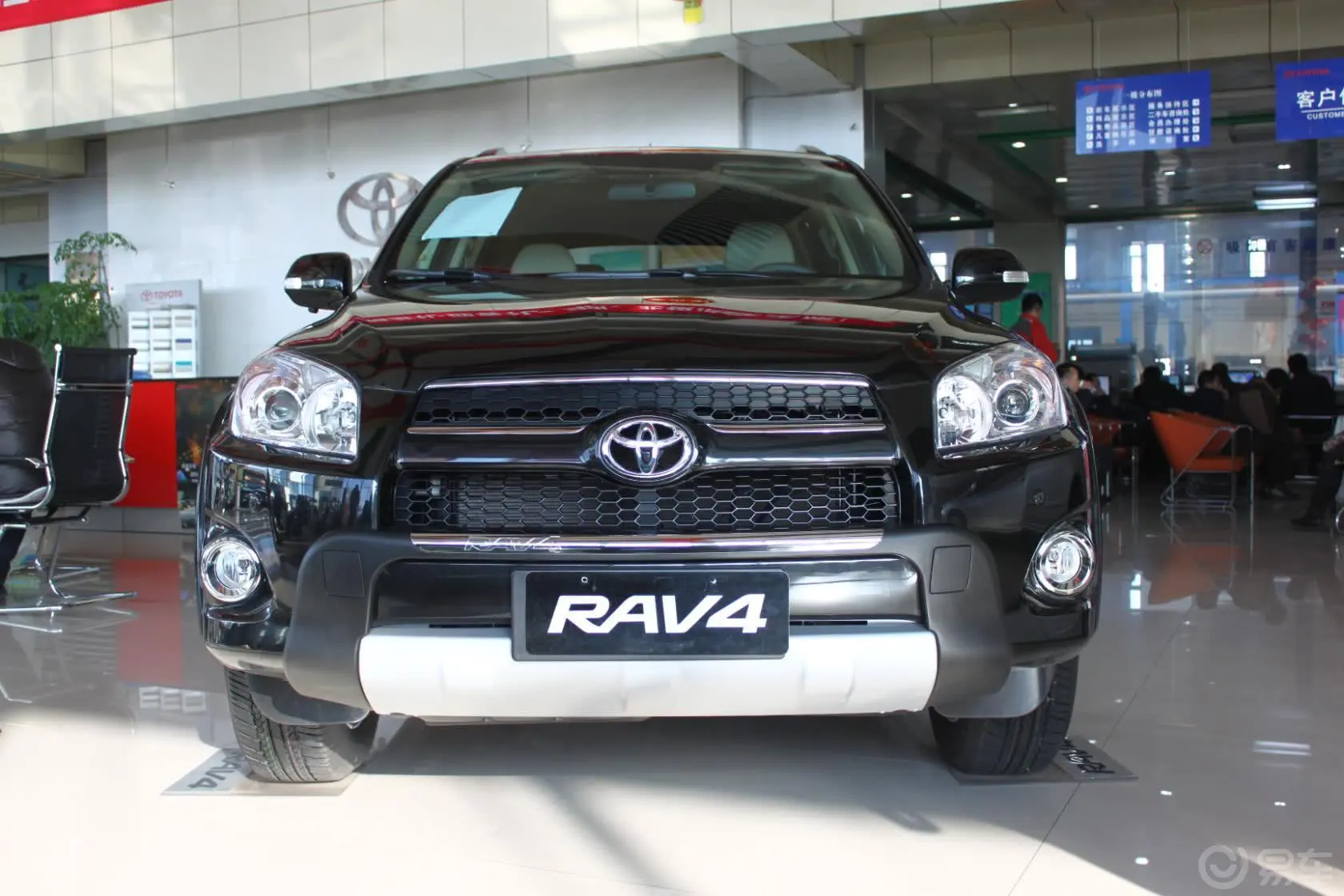 RAV4荣放2.4L 自动 豪华版外观