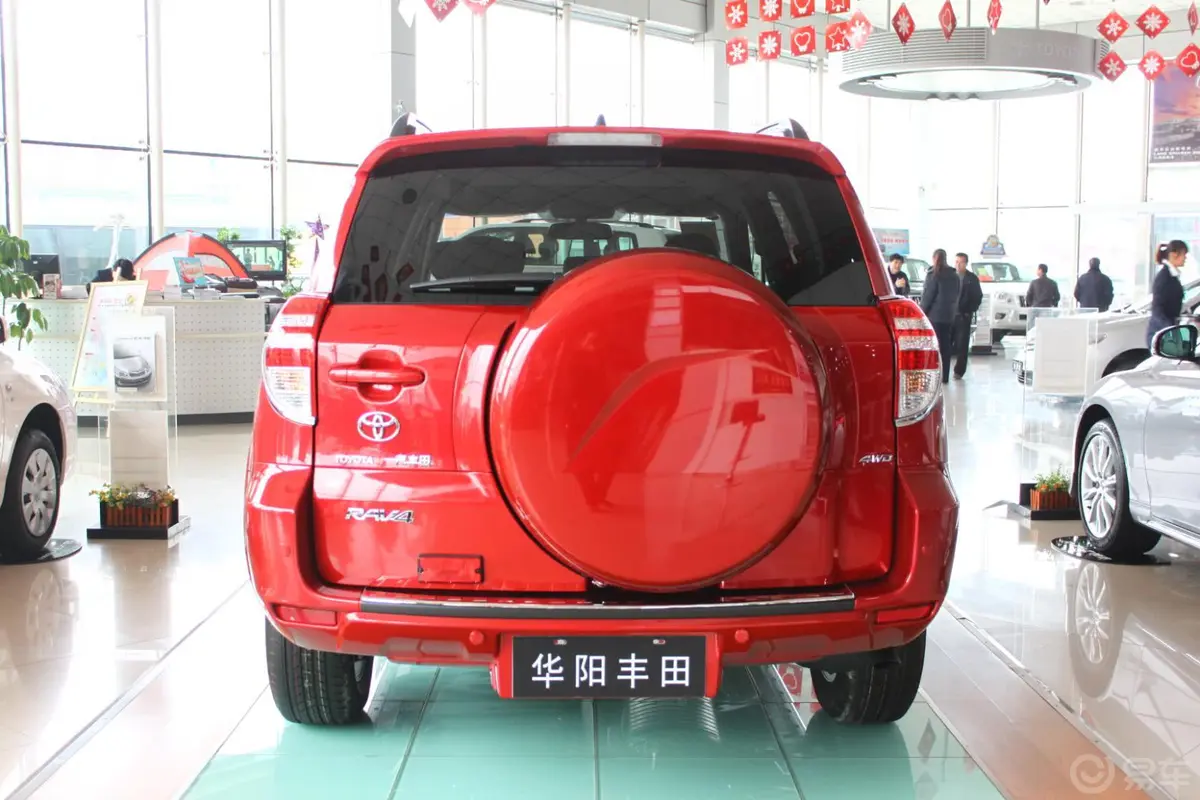 RAV4荣放2.4L 自动 豪华版外观