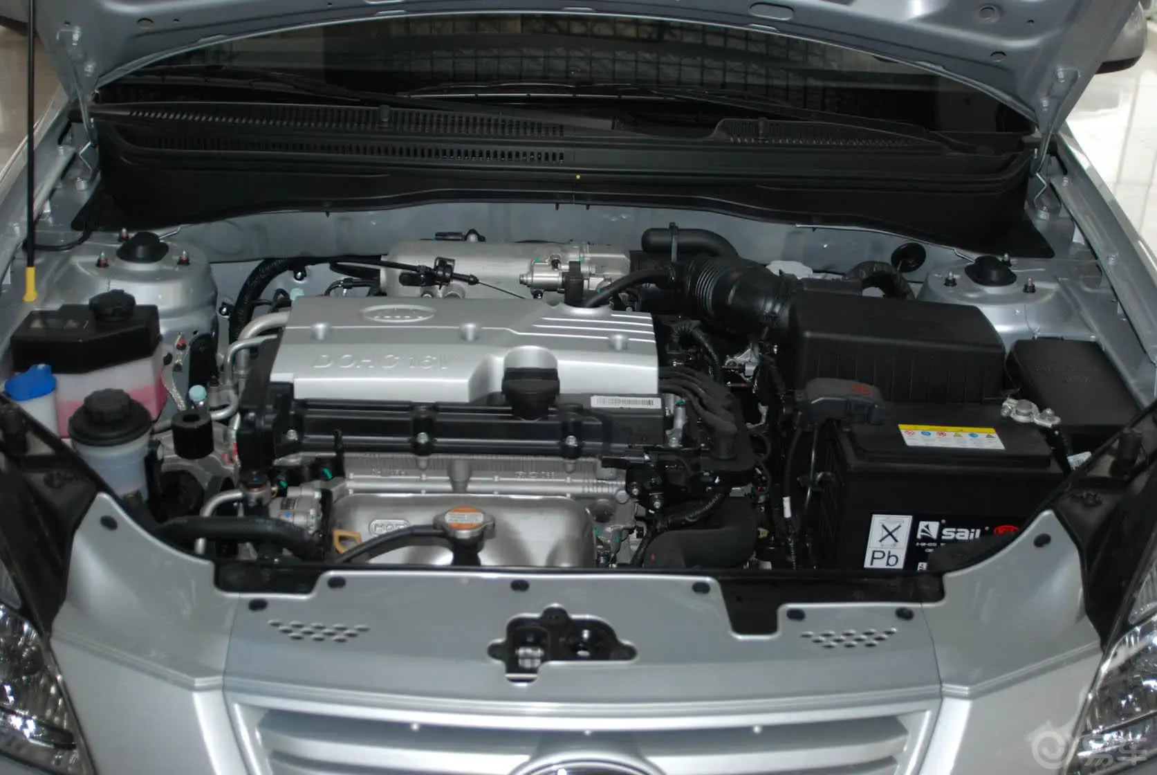 锐欧1.6 GLS M/T内饰