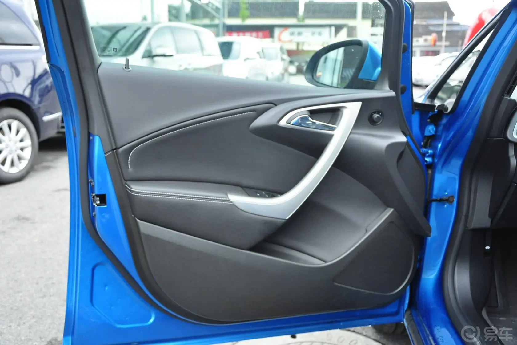 英朗GT 1.6T 自动 时尚运动型 真皮款内饰