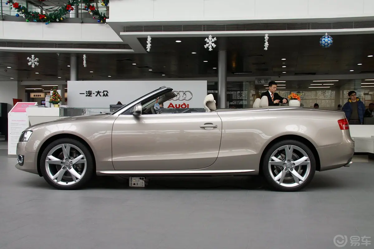 奥迪A5Cabriolet 2.0T CVT无级变速外观