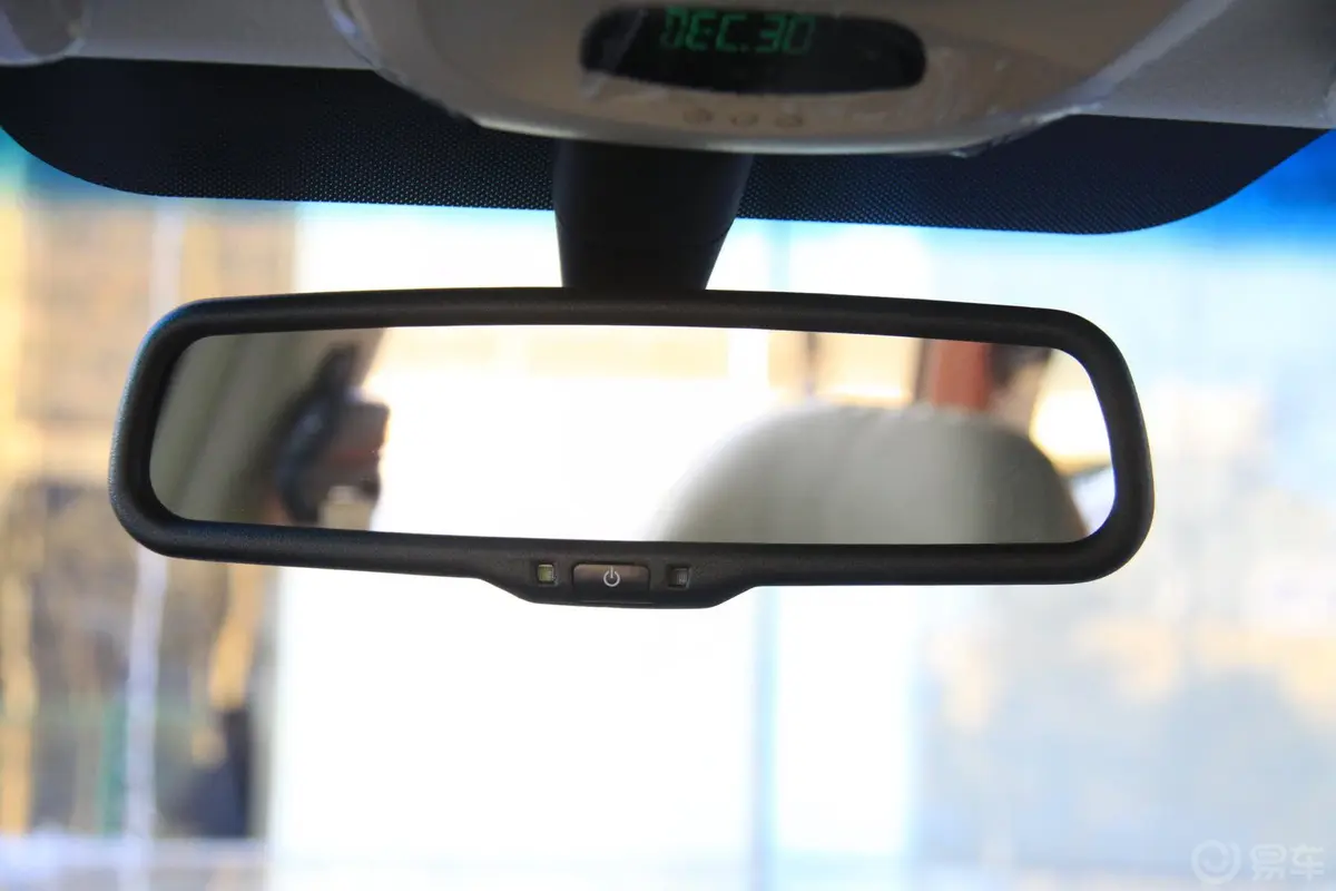 经典圣达菲1.8T 自动 尊贵型 汽油内后视镜