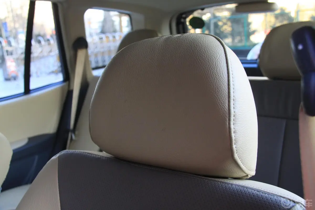 经典圣达菲1.8T 自动 尊贵型 汽油驾驶员头枕