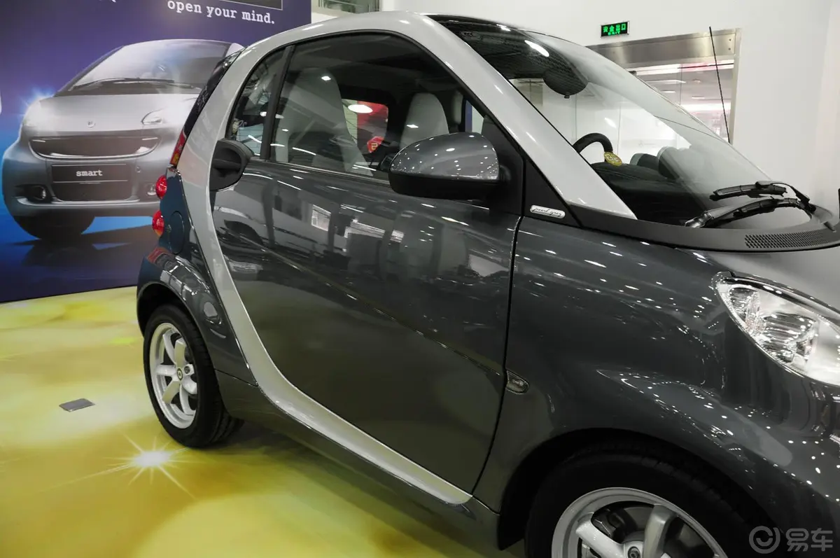 smart fortwo1.0T 流光灰特别版外观