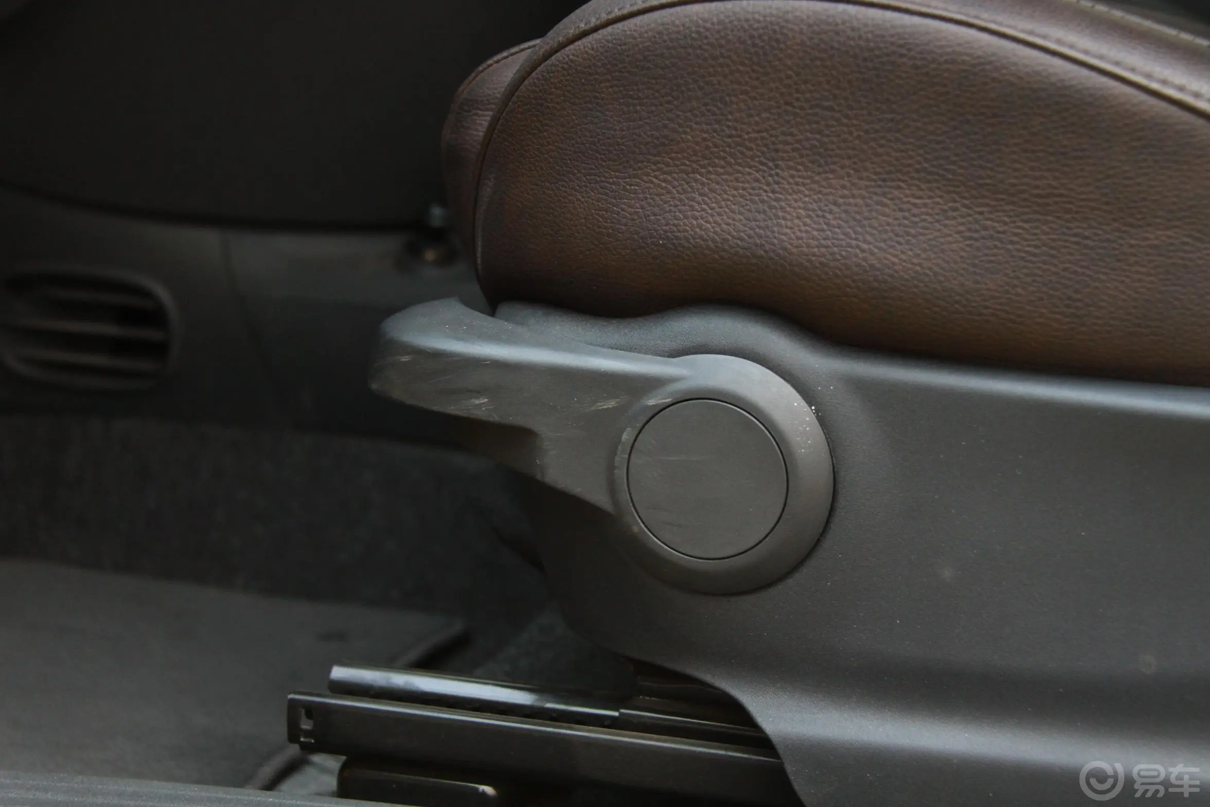 菲亚特5001.4L 自动 Sport 运动版座椅调节键