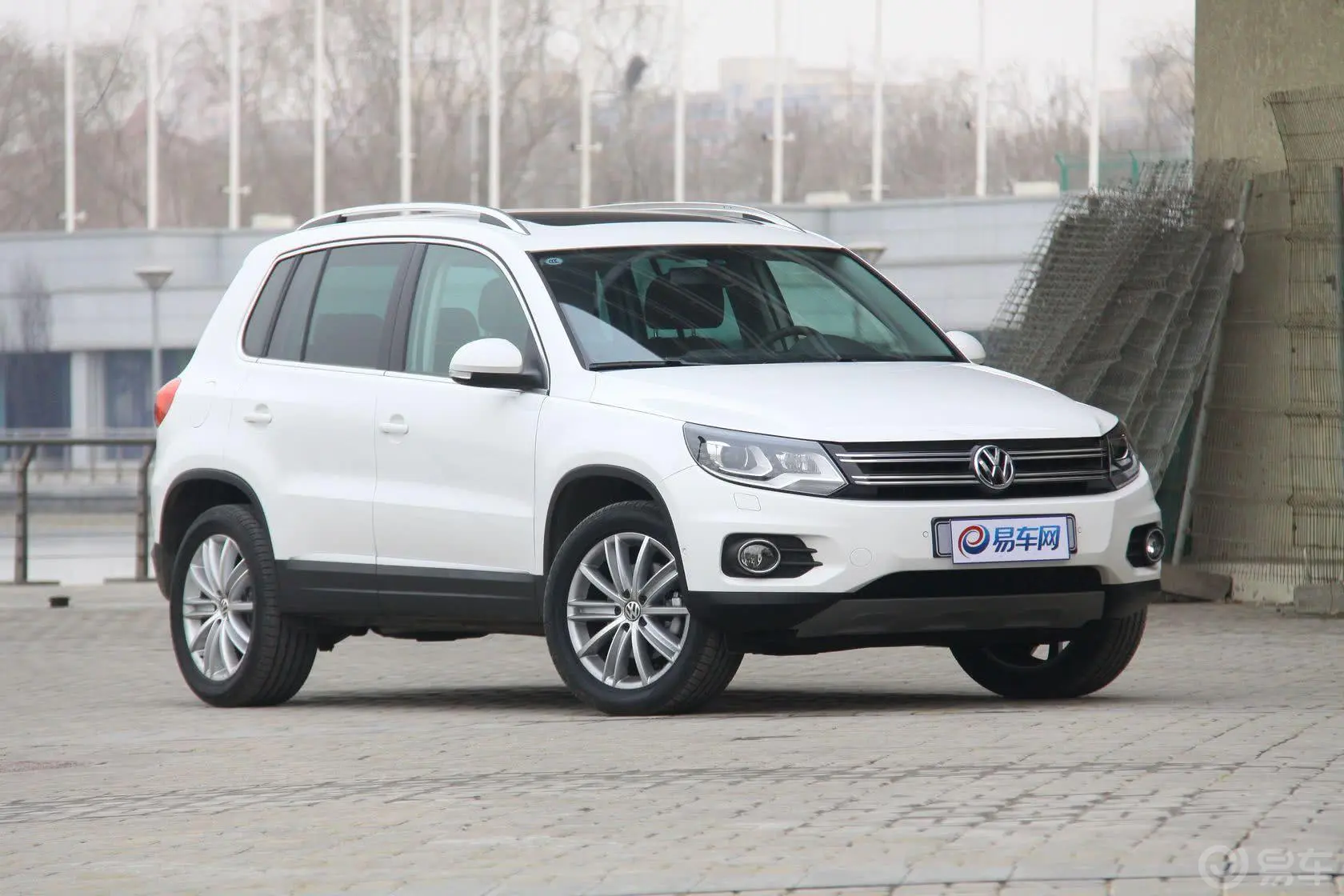 Tiguan2.0 TDI 豪华版侧前45度车头向右水平