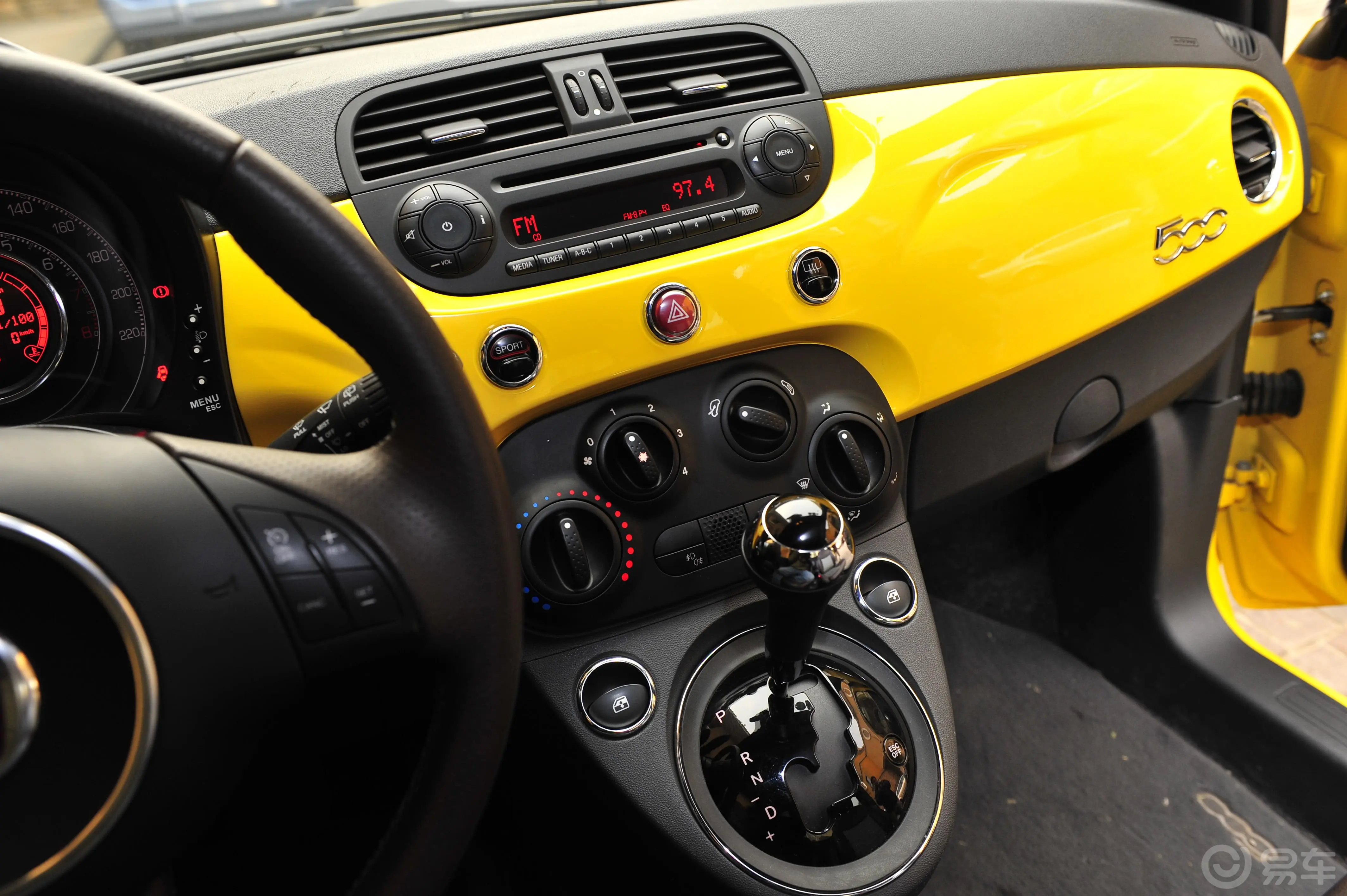 菲亚特5001.4L 自动 Sport 运动版中控台驾驶员方向