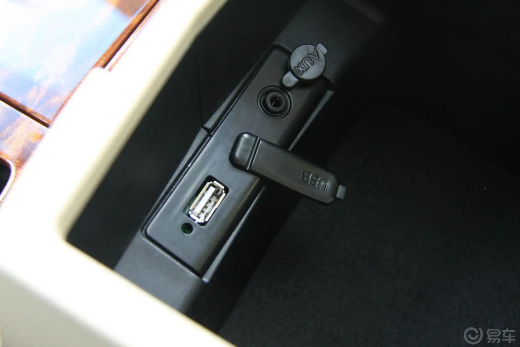 比亚迪G61.5T 手动 尊贵型USB接口