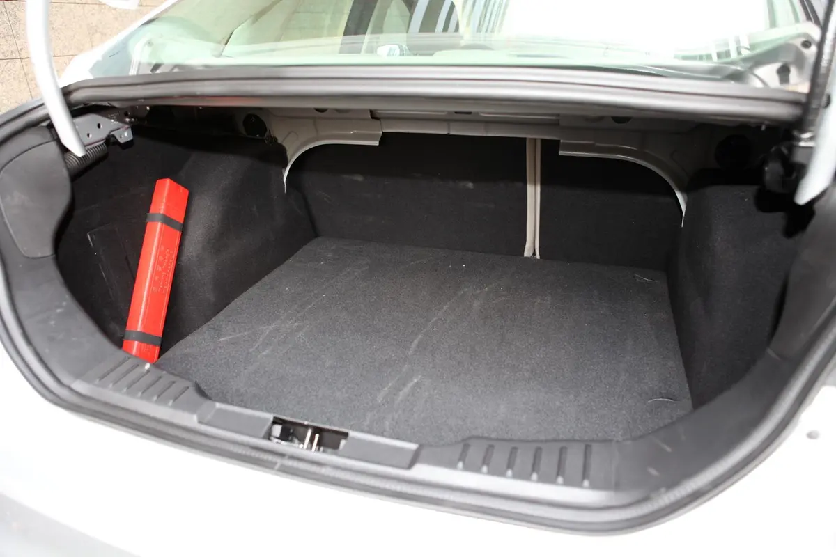 福克斯三厢 2.0L 自动 旗舰型行李箱空间