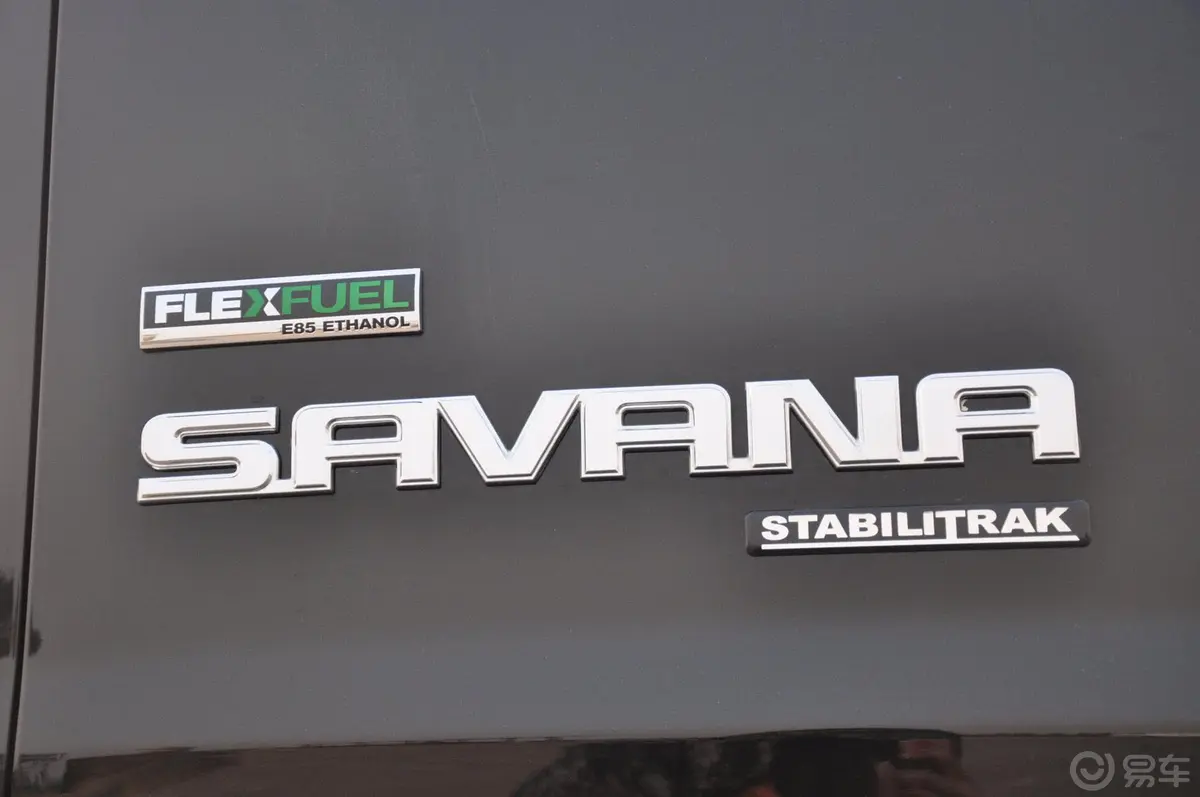 SAVANAGMC 7座2500型豪华商务车尾标