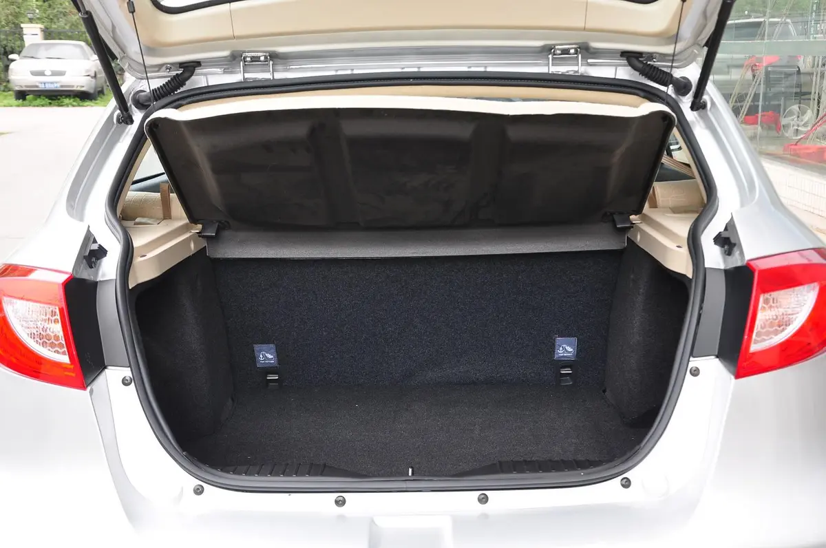 福美来F5VS 1.6L 自动 精英版行李箱空间
