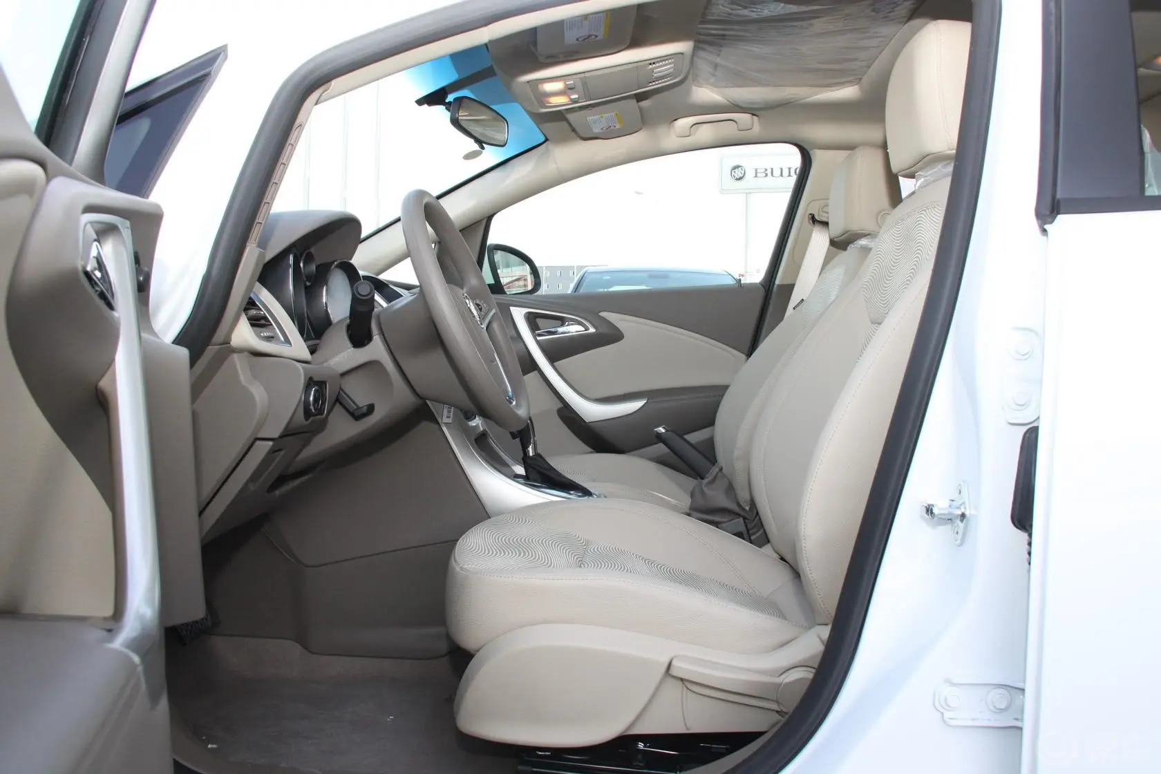 英朗GT 1.6L 自动 舒适天窗版前排空间