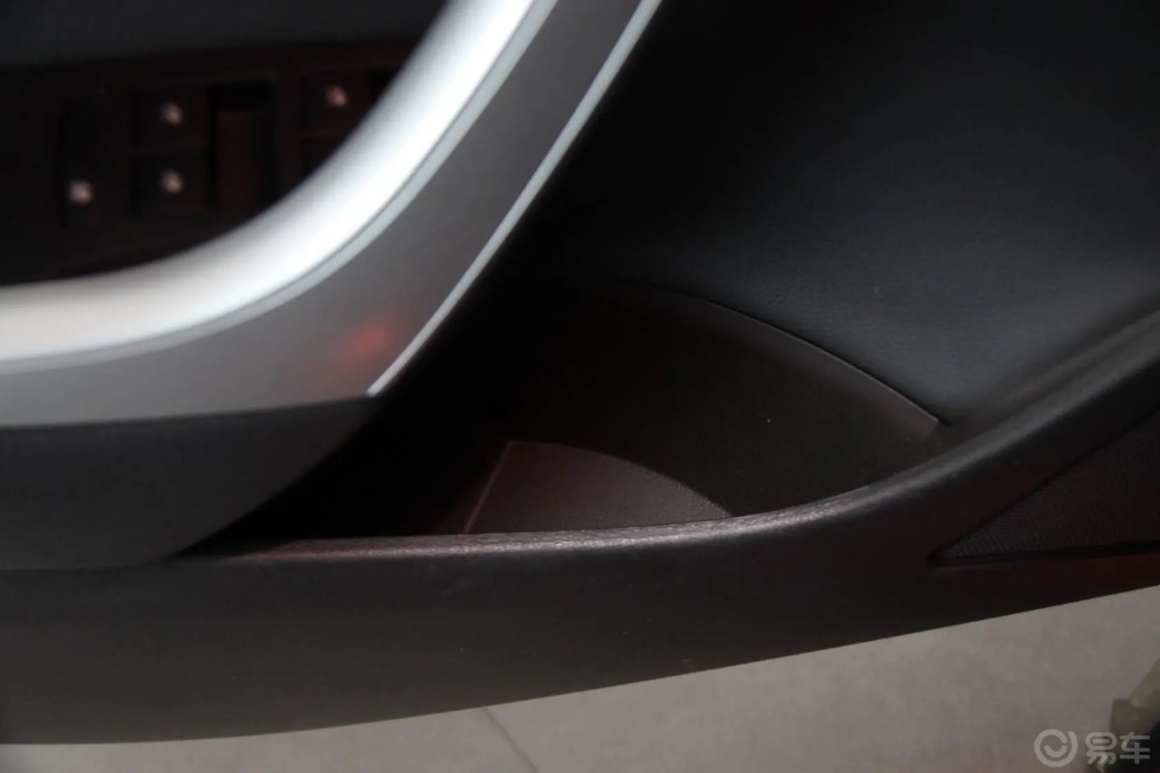 英朗GT 1.6T 自动 时尚运动型 真皮款驾驶员门储物盒