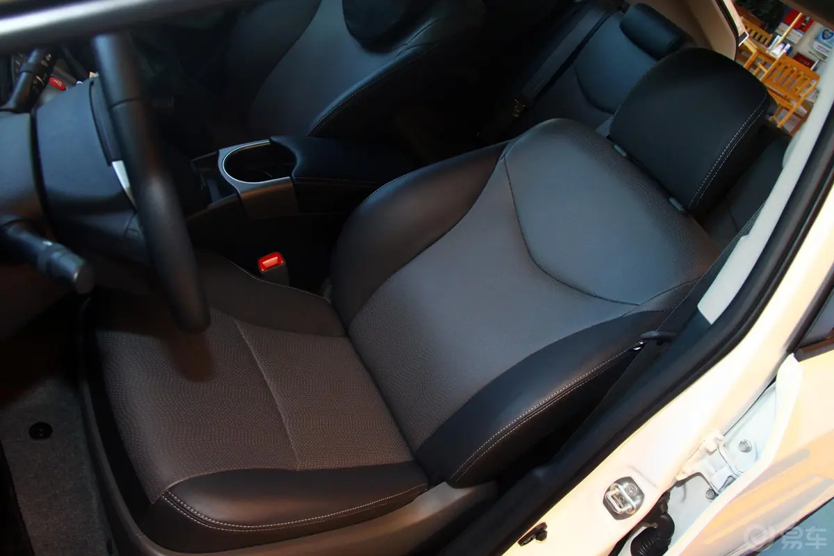 普锐斯1.8L CVT 豪华版驾驶员座椅