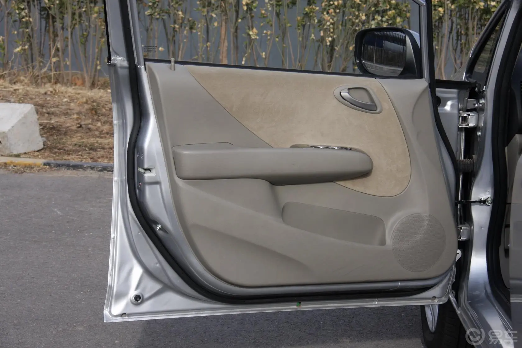 理念S11.5L 自动 豪华版驾驶员侧车门内门板