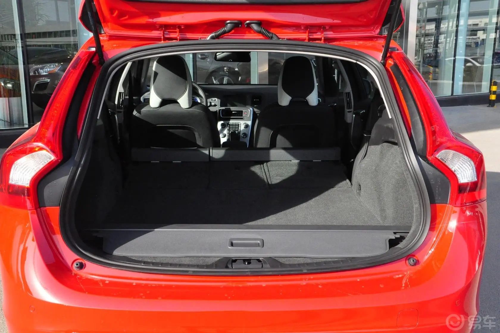 沃尔沃V60T6 R-Design 个性运动版行李箱空间