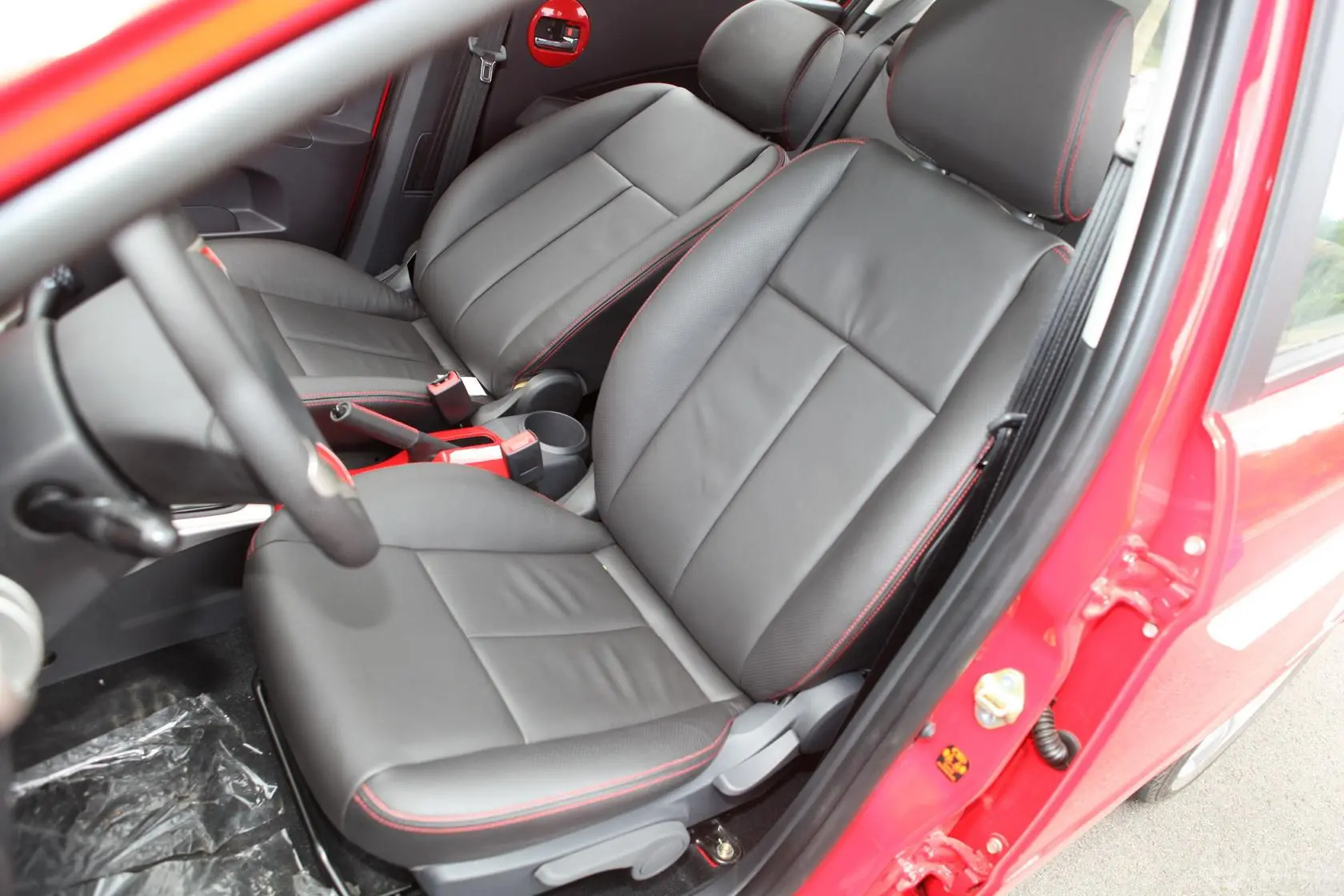 欧朗三厢 1.5L 自动 豪华型驾驶员座椅