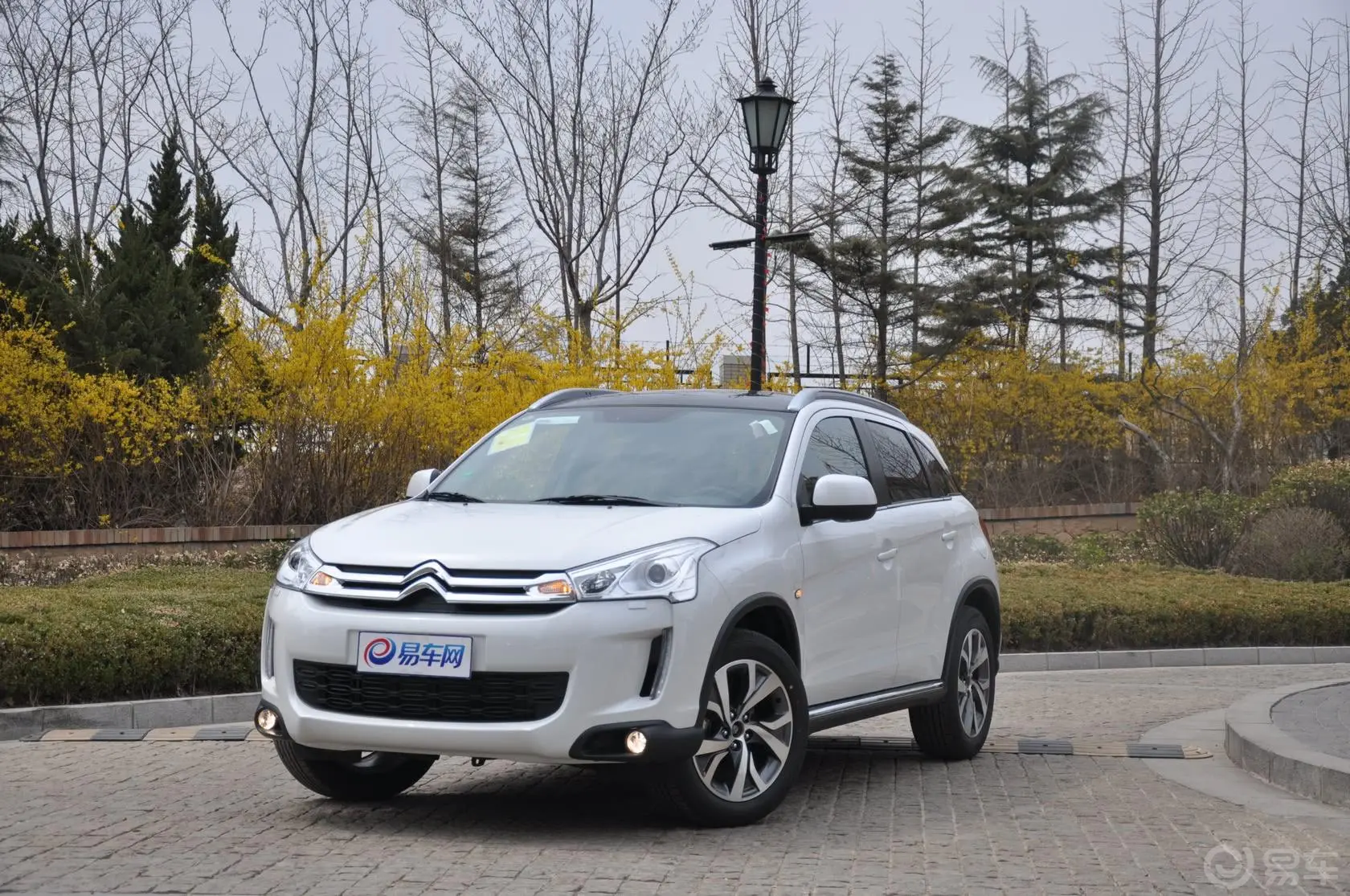 雪铁龙C4 AIRCROSS(进口)2.0L 自动 两驱 舒适版侧前45度车头向左水平