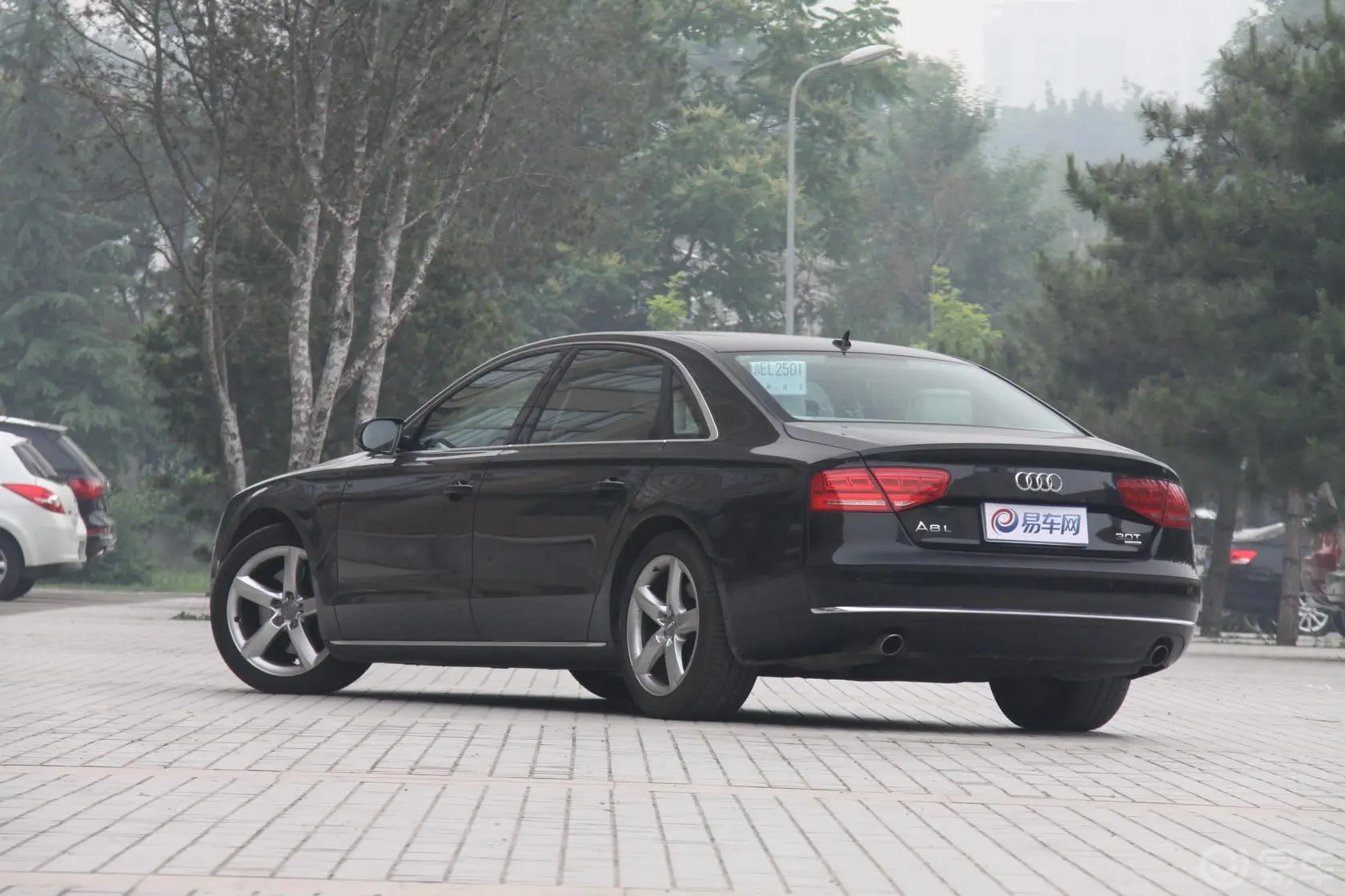 奥迪A8A8L 3.0 TFSI high quattro 尊贵型(245kW)侧后45度车头向左水平