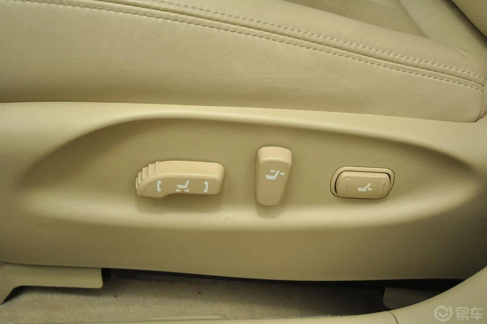 英菲尼迪M系35hL 3.5L 手自一体 豪华版座椅调节键