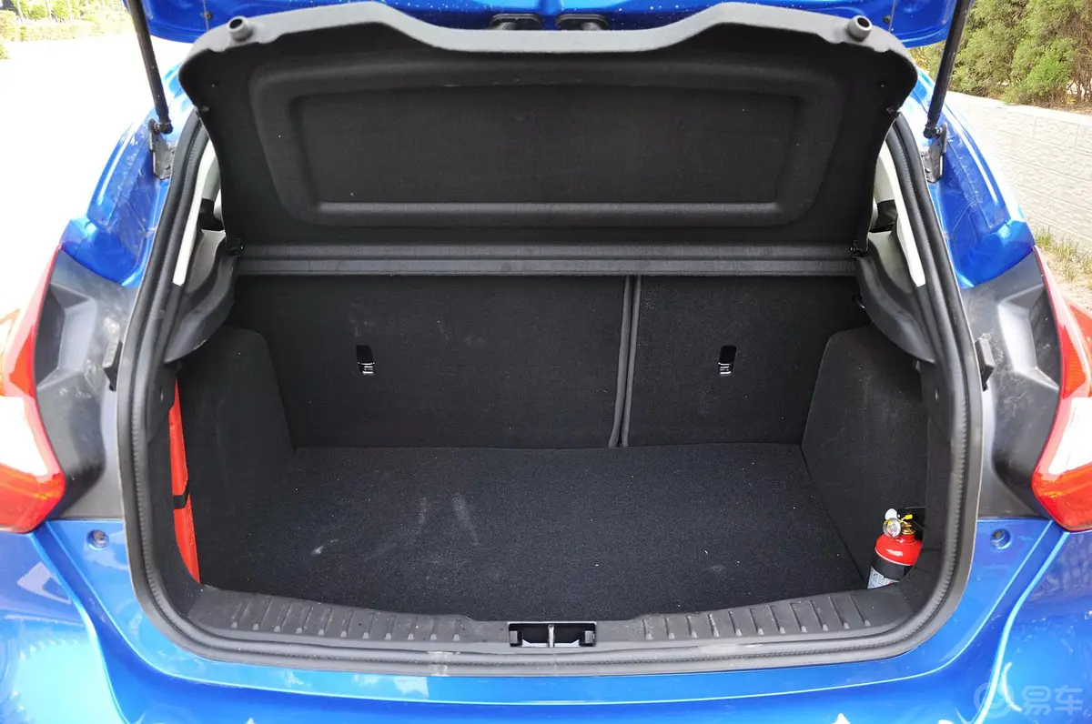 福克斯两厢 2.0L 自动 豪华运动型行李箱空间