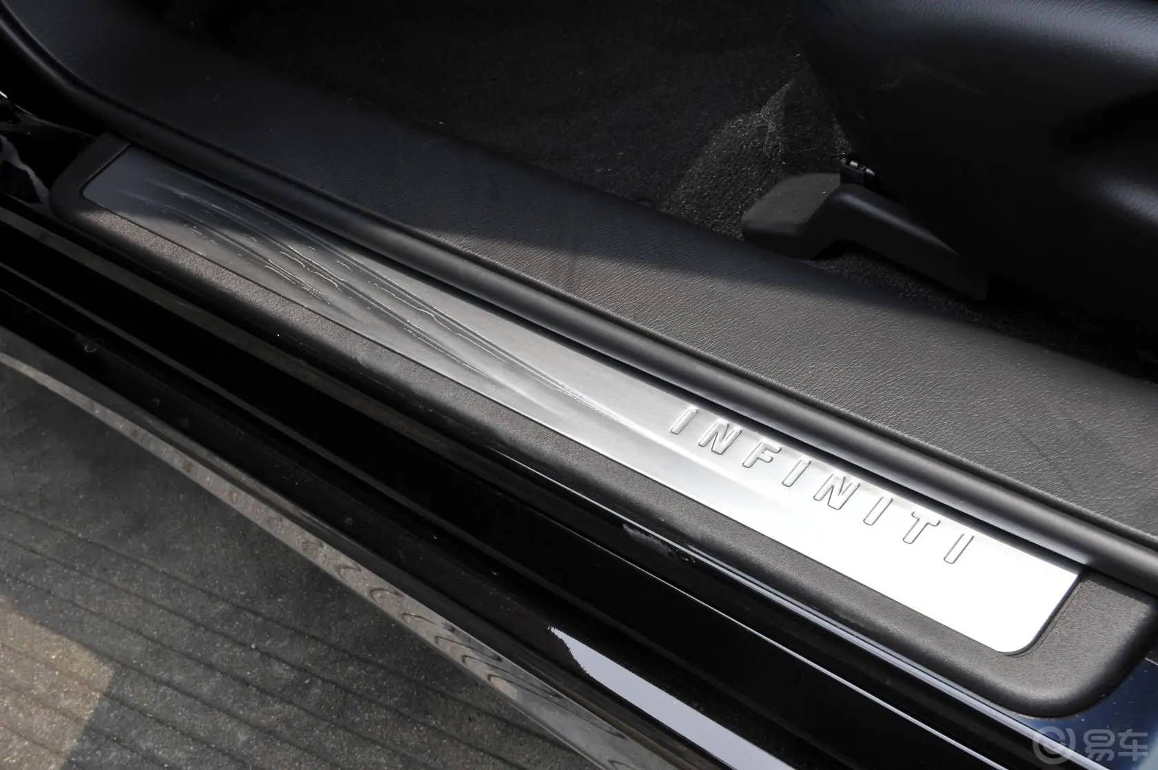 英菲尼迪M系25L 2.5L 手自一体 奢华版车门迎宾装饰板