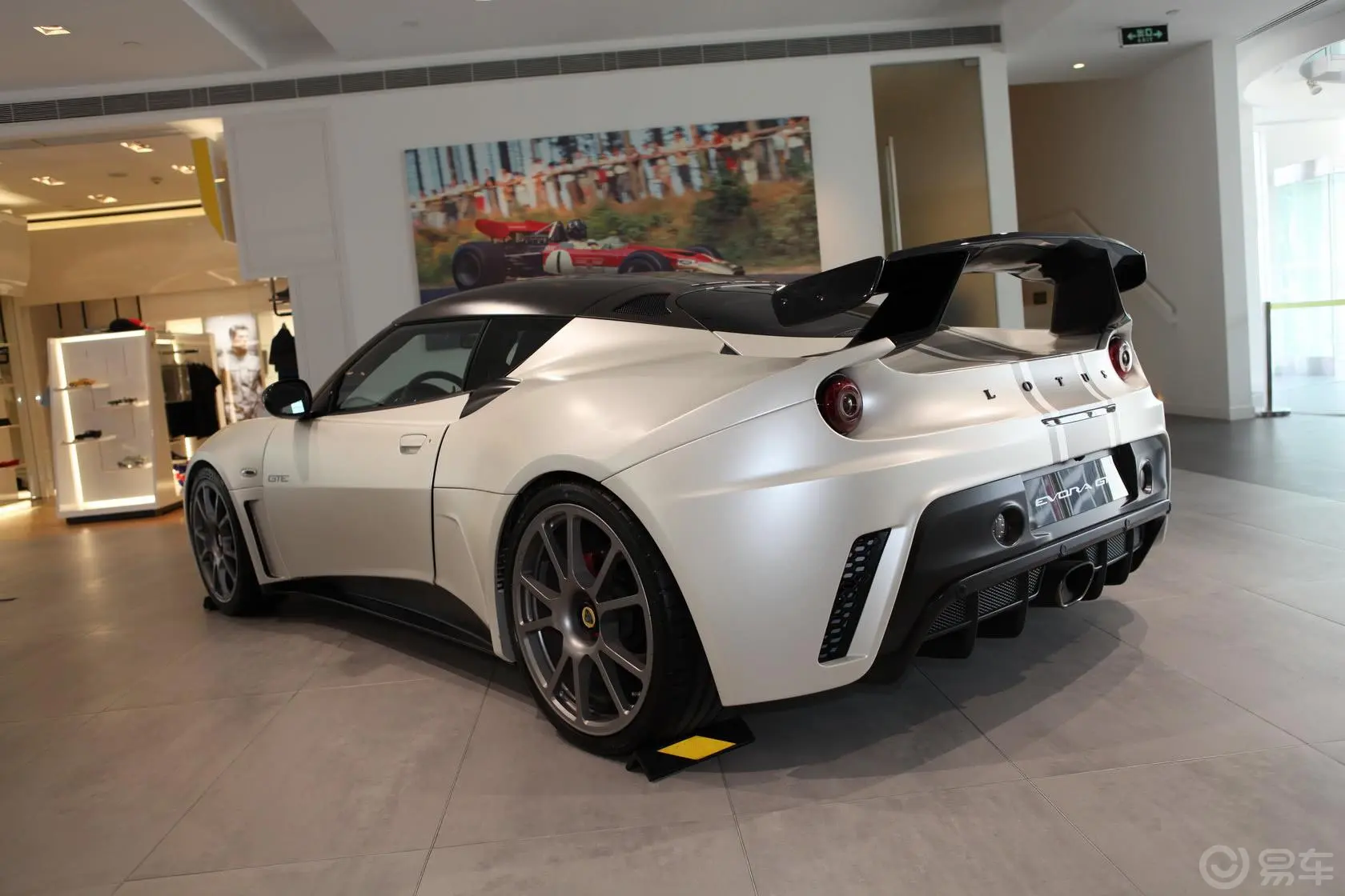 Evora3.5 V6 GTE侧后45度车头向左水平