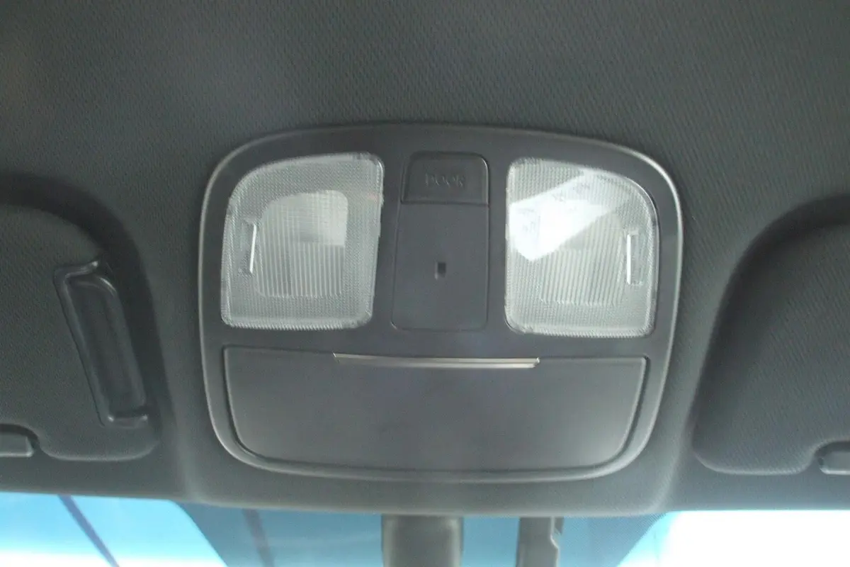 劳恩斯-酷派2.0T 手动 酷动版前排车顶中央控制区