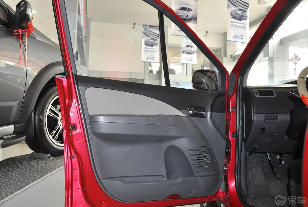 景逸LV 1.5L 手动 舒适型驾驶员侧车门内门板