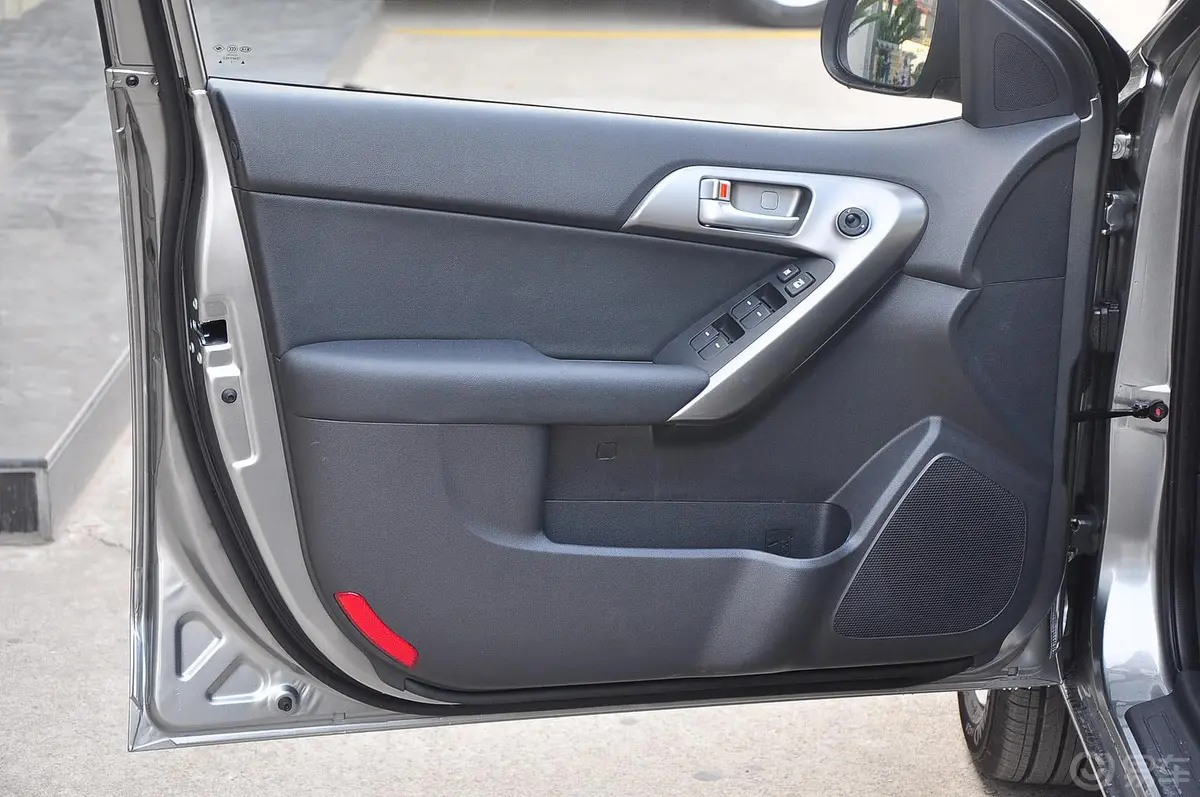 福瑞迪1.6L 自动 Premium 纪念版驾驶员侧车门内门板
