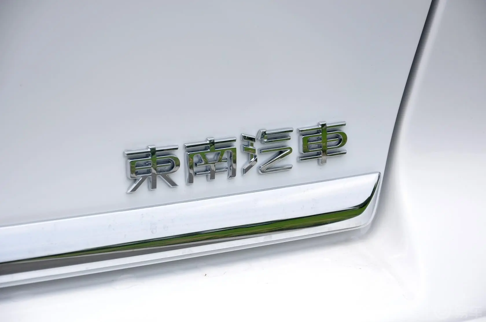 翼神1.8L 手动 时尚版 舒适型外观