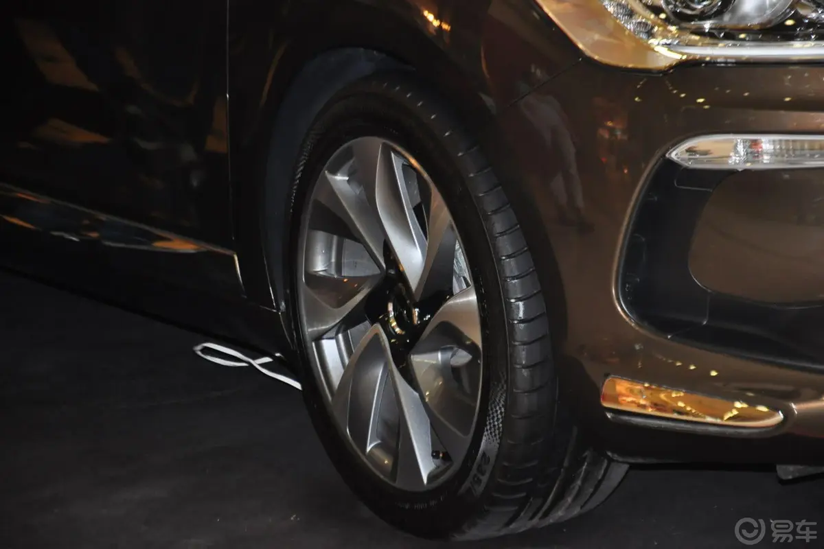 DS 5(进口)1.6T 手自一体 豪华版外观