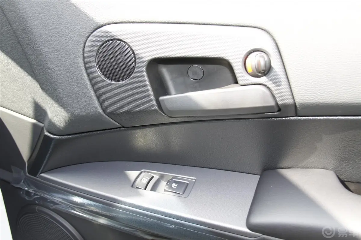 爱腾2.3L 手动 两驱 舒适版 汽油车窗升降键