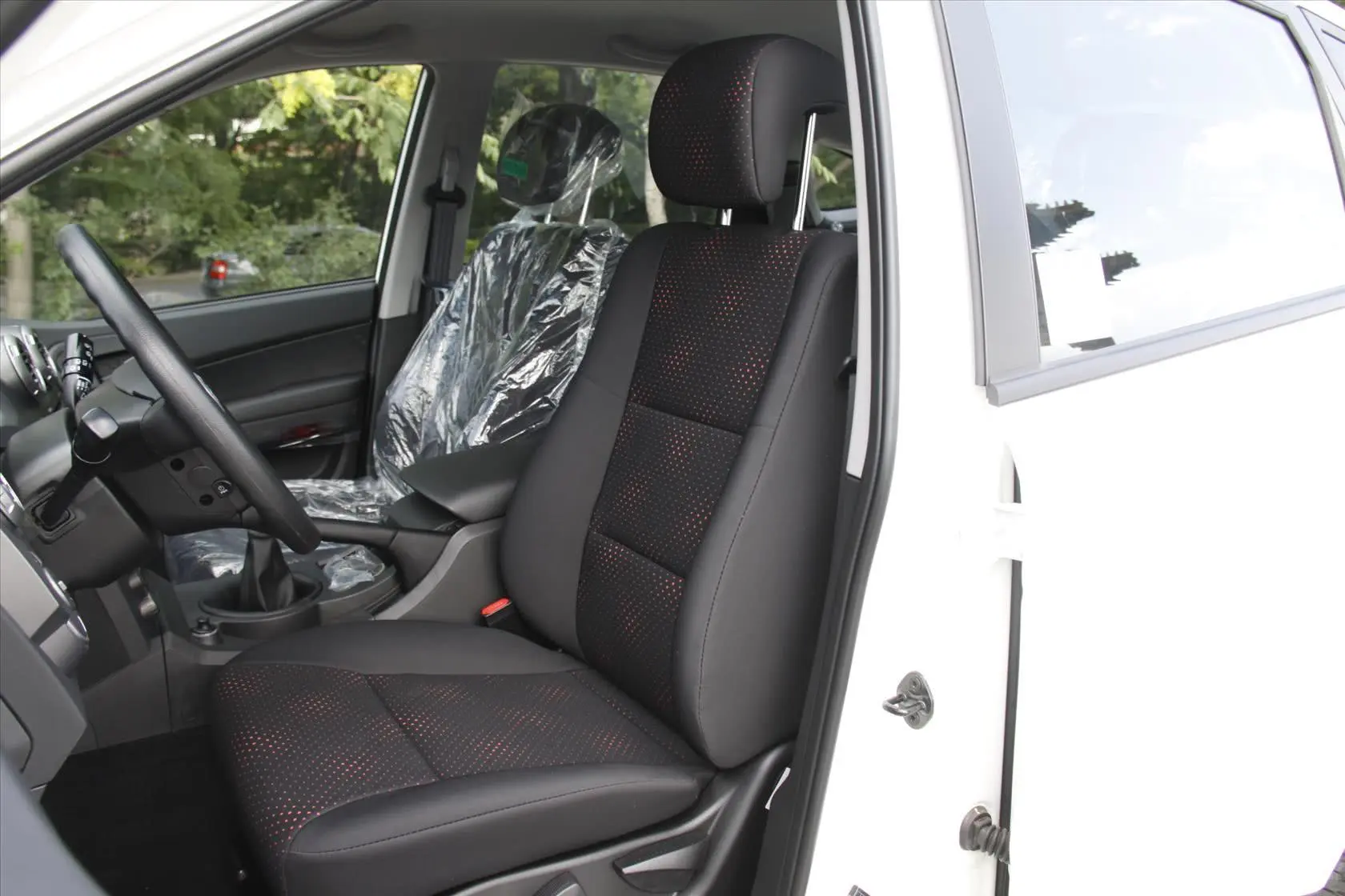 爱腾2.3L 手动 两驱 舒适版 汽油驾驶员座椅