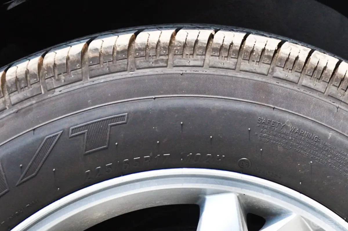 比亚迪S62.0L 手动 尊贵型轮胎规格
