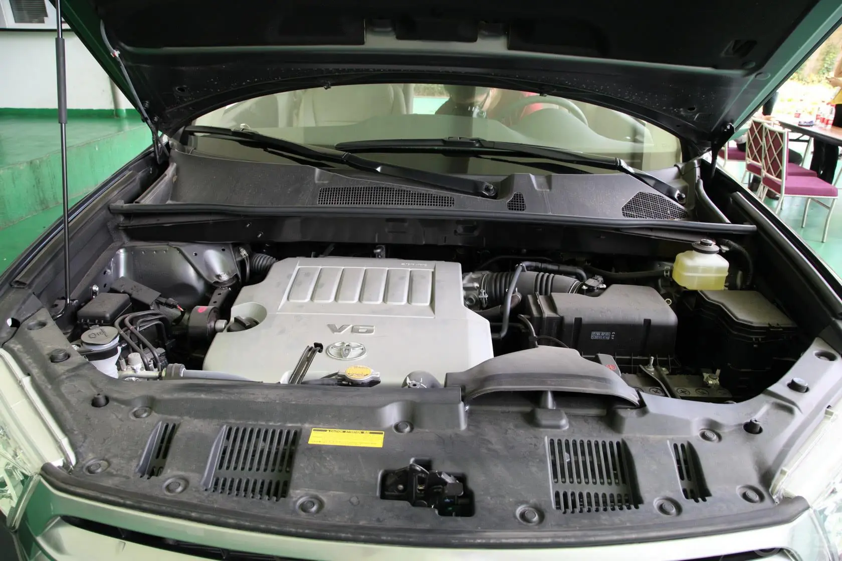汉兰达3.5L 自动 四驱 至尊型 7座发动机盖开启