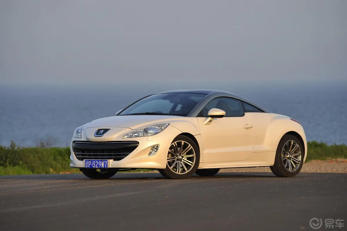 标致RCZ1.6T 自动 豪华运动型外观