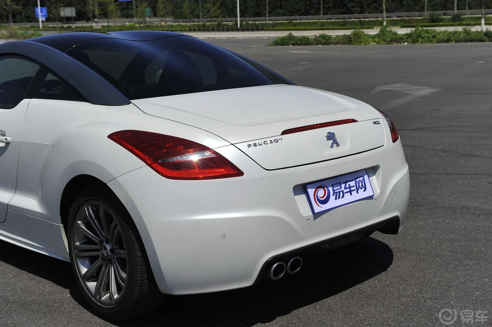 标致RCZ1.6T 自动 豪华运动型车尾局部