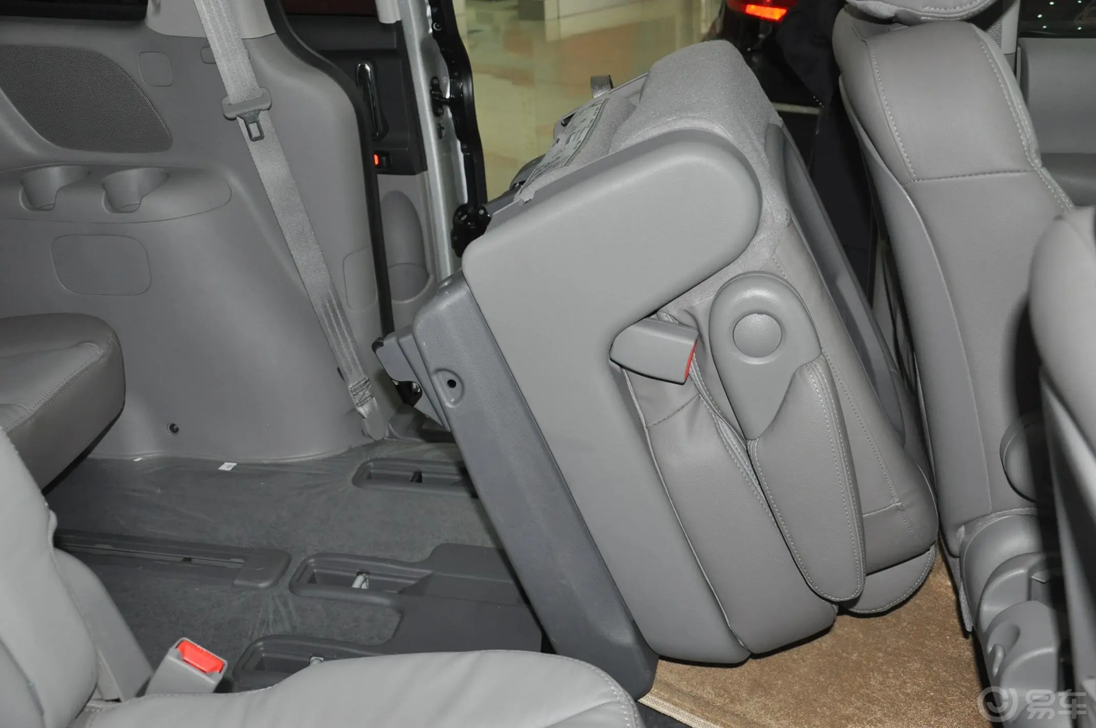 起亚VQ2.7 汽油 舒适版空间