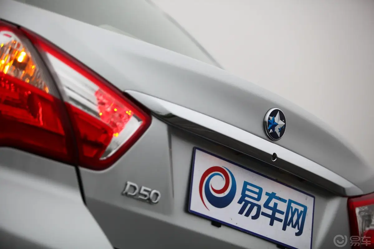 启辰D501.6L 手动 尊贵版外观