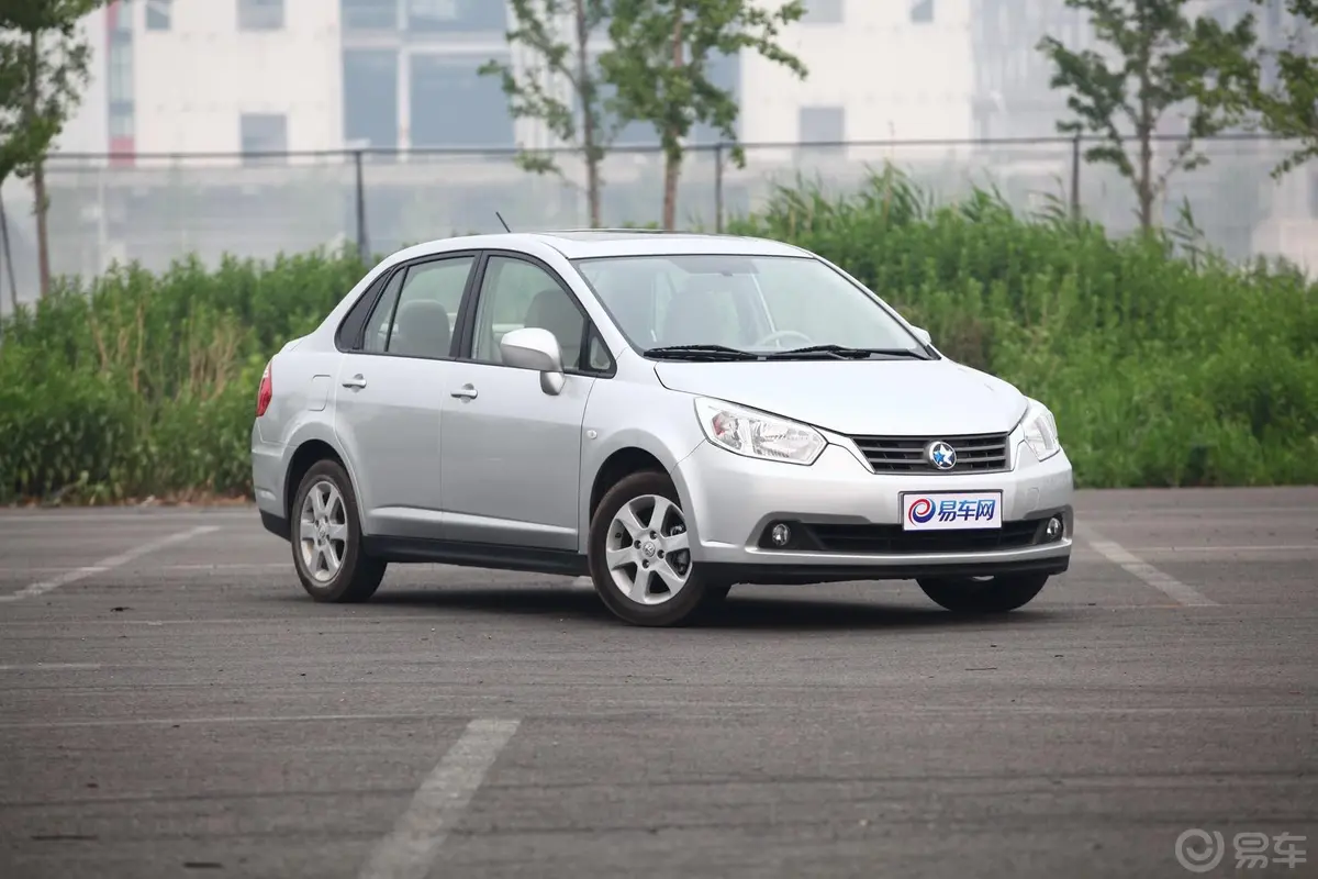 启辰D501.6L 手动 尊贵版外观