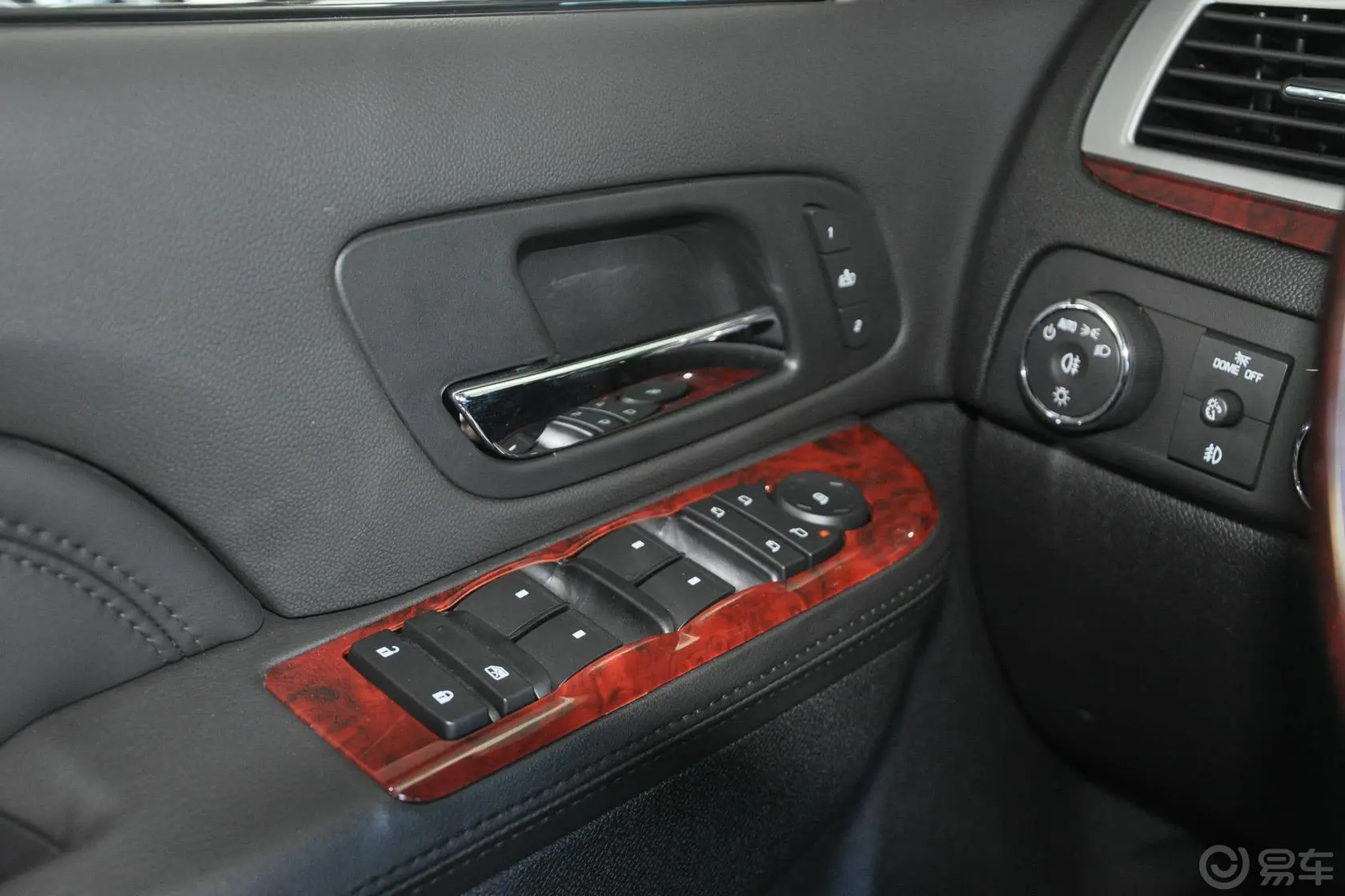 凯雷德6.0L 自动 Hybrid车窗升降键