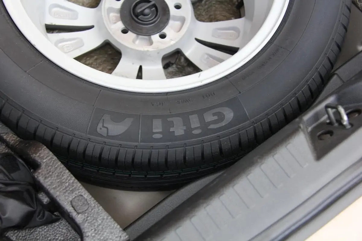 比亚迪G61.5TI 手动 尊贵型备胎品牌
