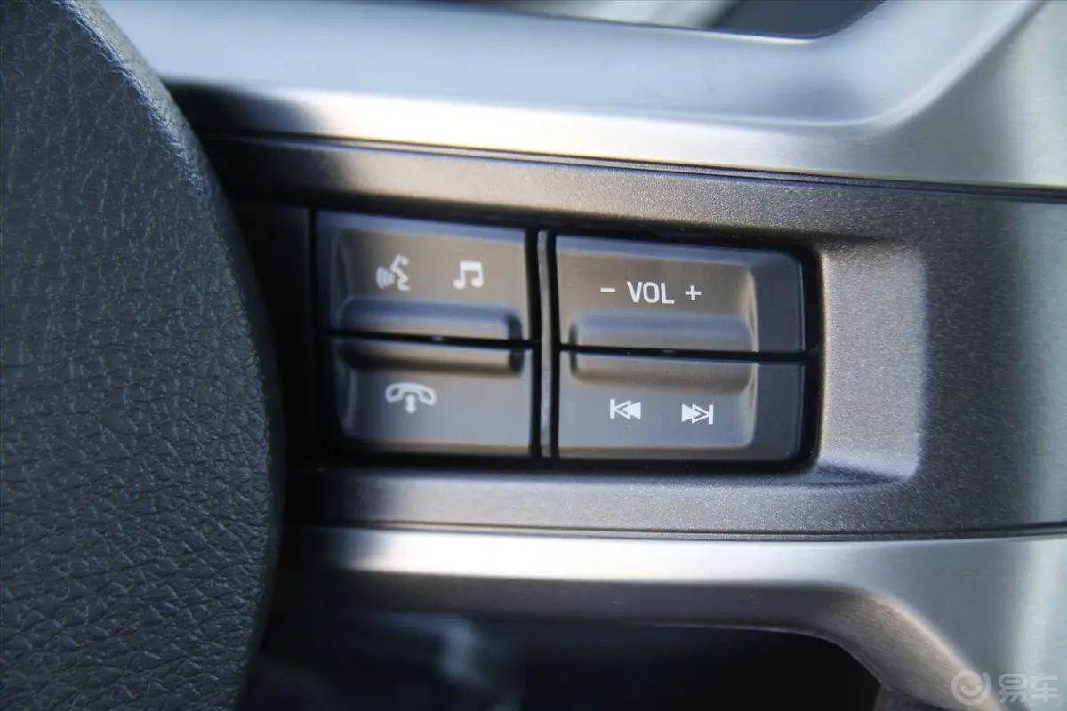MustangShelby V8 5.4L 手动 豪华版 SVT改装方向盘功能键（右）