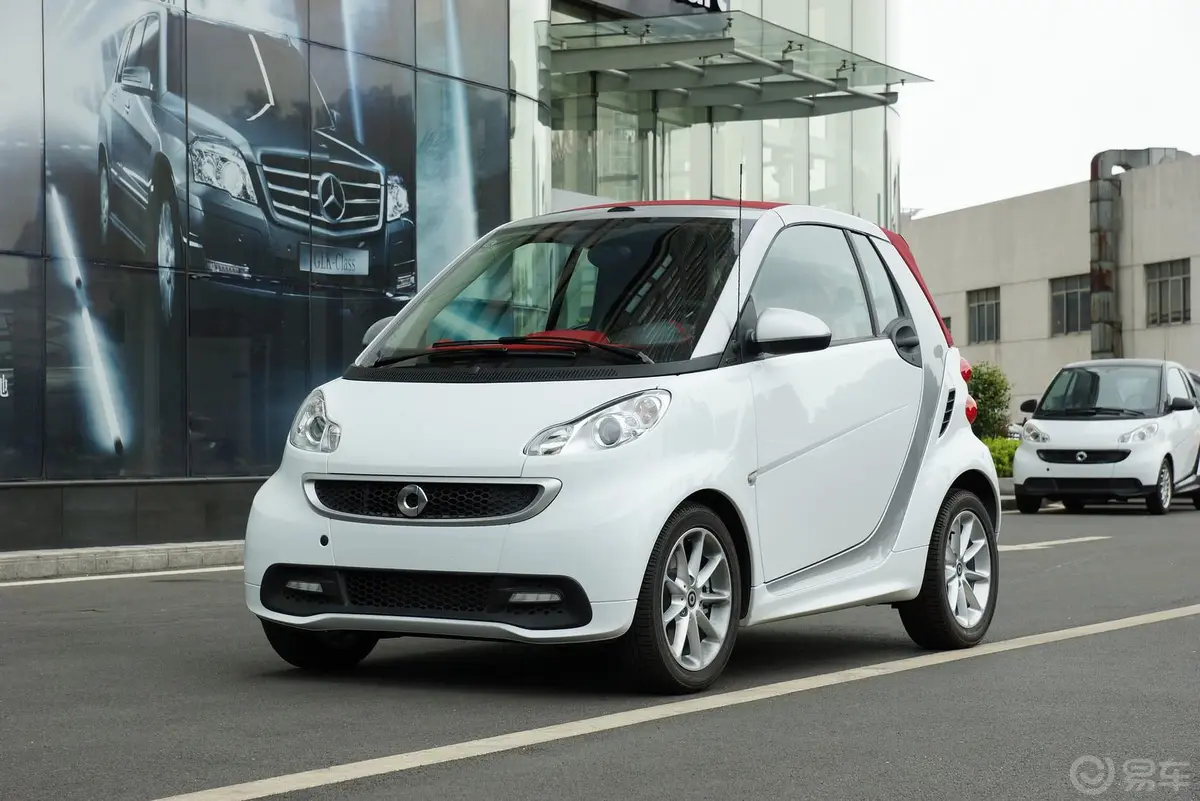 smart fortwo1.0L MHD 敞篷激情版侧前45度车头向左水平