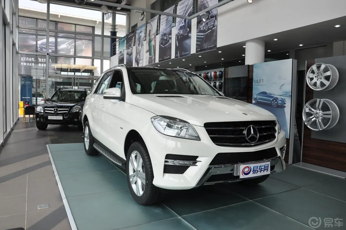 奔驰M级ML 350 豪华型外观